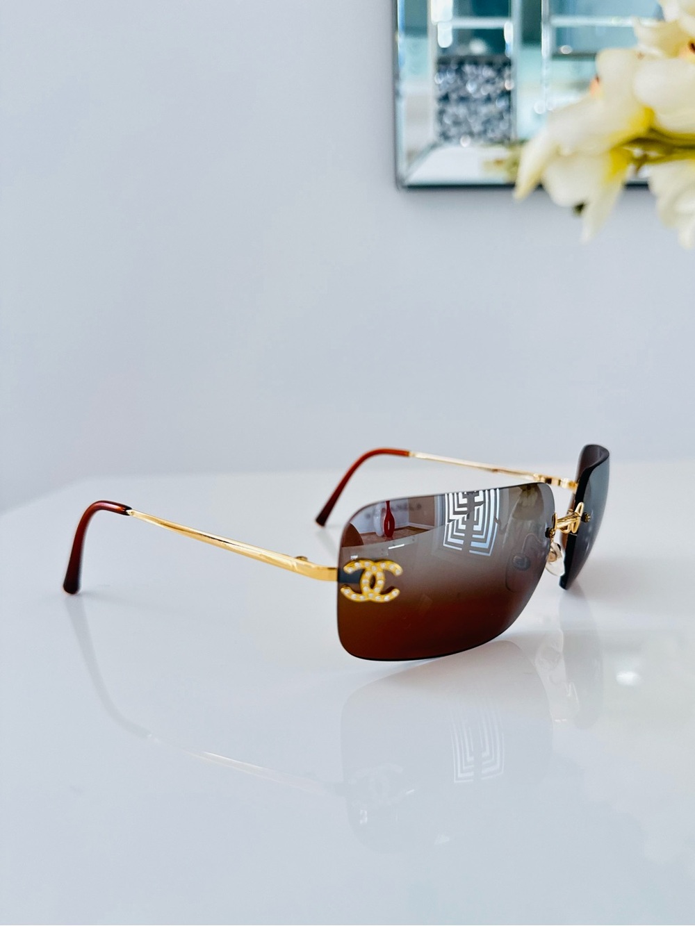 LIKE NEW 💕 Vintage CHANEL RARE RIMLESS Mirror Swarovski gold sunglasses - Picture 4 of 8